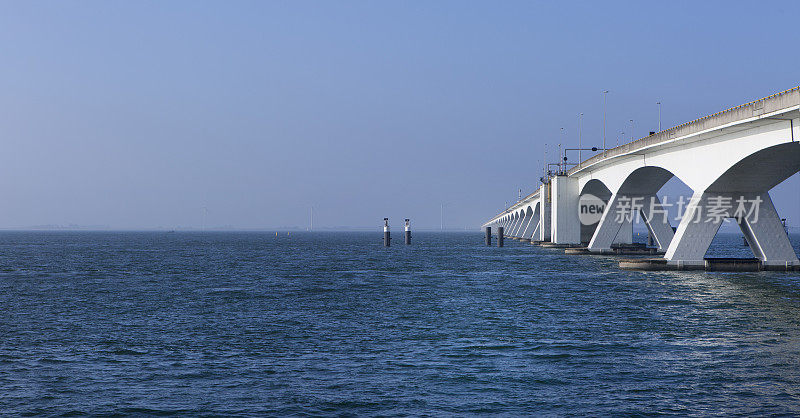 横跨东Scheldt, Zeelandbrug的Oosterschelde大桥